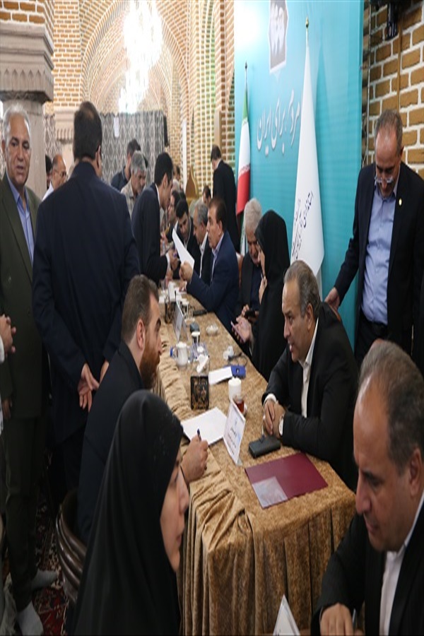 حضور مدیرعامل در سلسه نشست های میز خدمت با حضور استاندار آذربایجان شرقی