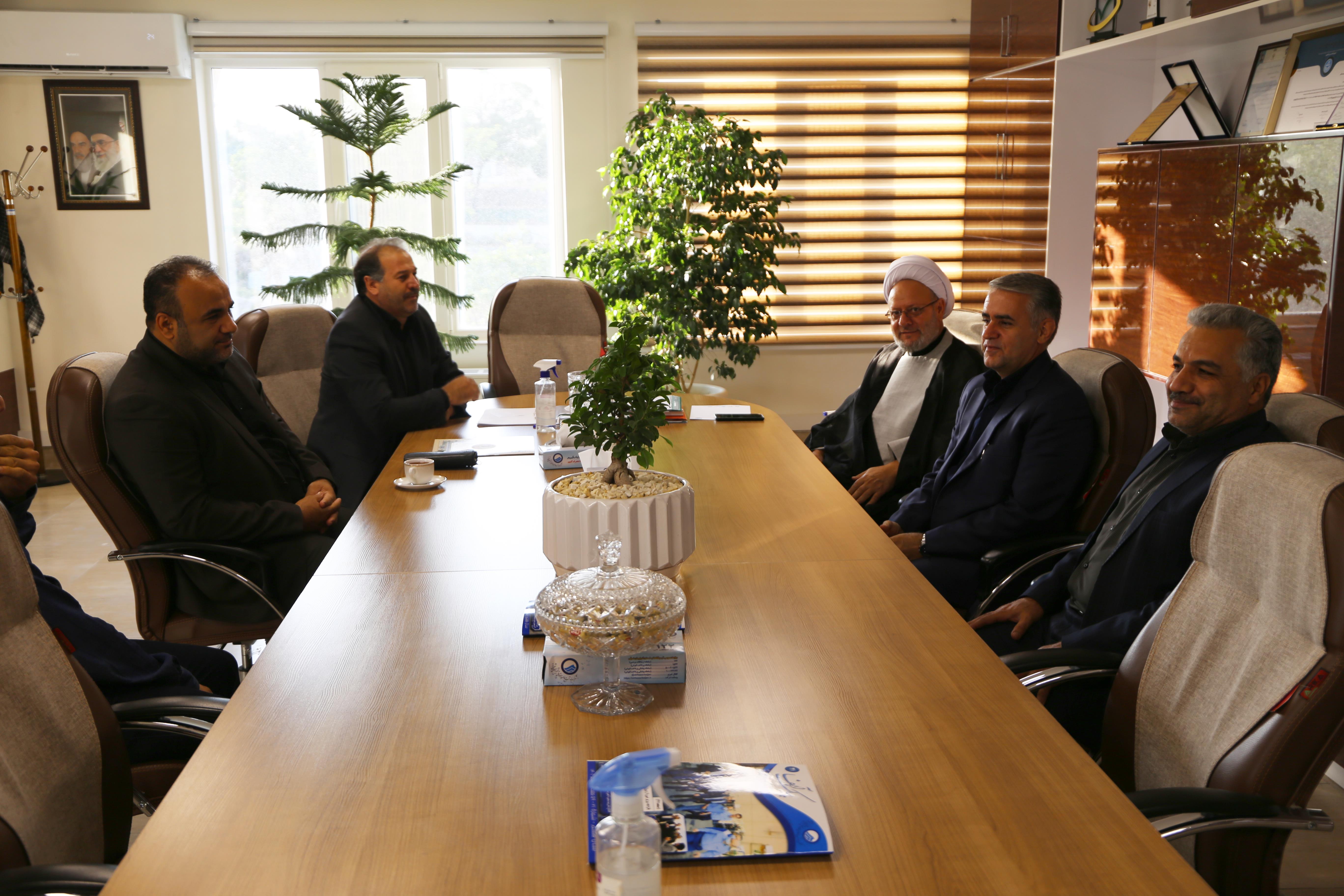 دیدار رئیس شورای هماهنگی تبلیغات اسلامی آذربایجان شرقی با مدیر عامل شرکت آب وفاضلاب استان 
